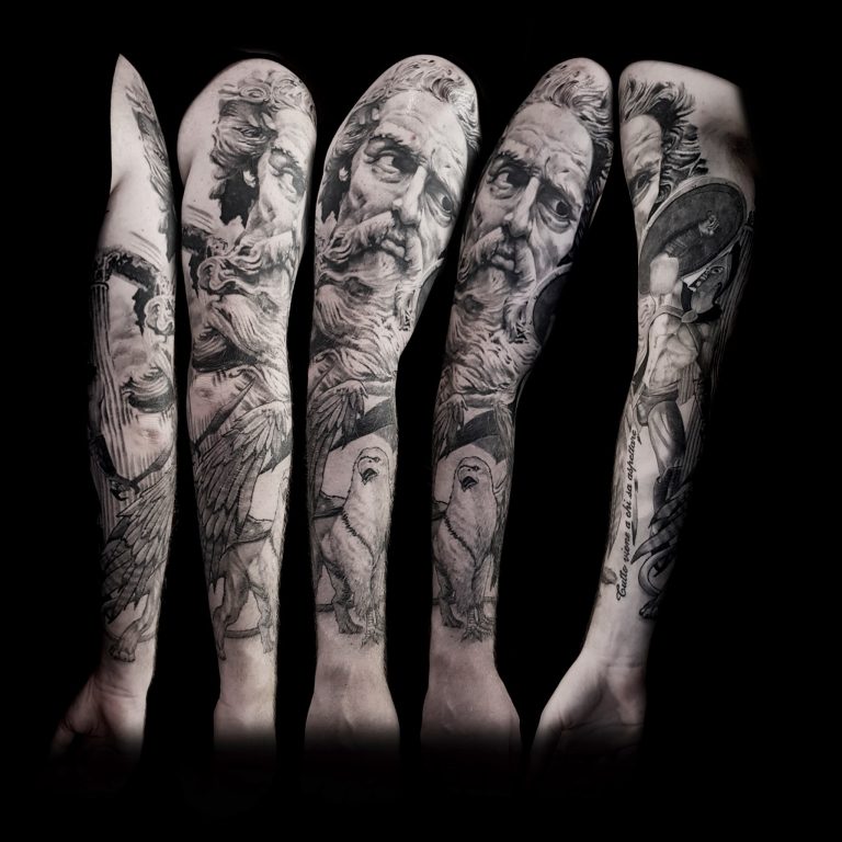 Tatouage - Manchette bras complet zeus, spartiate, griffon en noir et gris (cicatrisé)