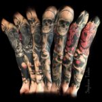 Tatouage- Manchette bras complet, crâne, coeur et visage en noir et gris et couleurs